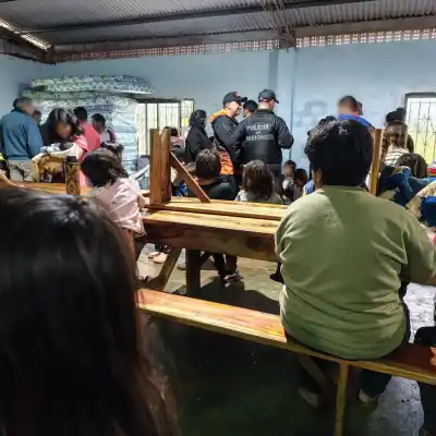 La crecida del Guiraí sacó a 105 personas de sus casas: adentro del operativo hay 60 chicos