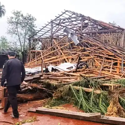 Andresito: el viento arrancó las chapas de los galpones de tabaco y no fue lo único