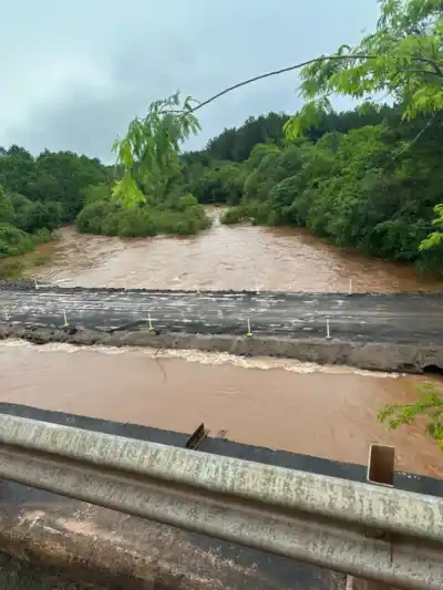 El puente que unía Jardín América con Aristóbulo del Valle volvió a quedar cortado