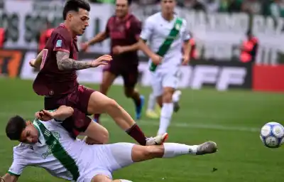 El clásico del Sur tuvo un primer tiempo de un color y un final que nadie esperaba