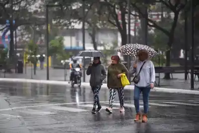 Tucumán amanece con lluvia: el tramo del domingo en el que conviene no salir