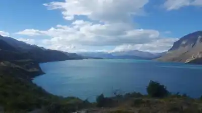 Un aeropuerto privado a dos horas de Malvinas y el decreto que abrió la puerta en El Calafate