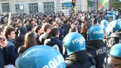 Catorce comercios saqueados y más de 100 detenidos: la noche que desbordó a Barcelona