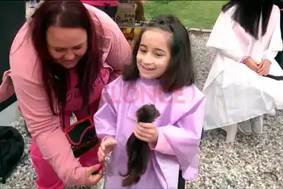 La tijera no paró: en plena Caminata Rosa, más de 40 se animaron a donar su cabello