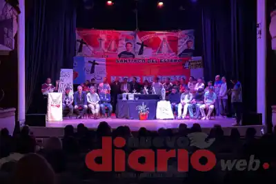 El gesto silencioso de una fundación santiagueña que terminó en un premio sobre el escenario del Cine Renzi