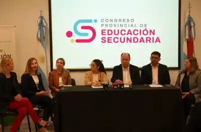 Entre Ríos le dedica por primera vez una jornada entera a la secundaria: quiénes se sientan a la mesa