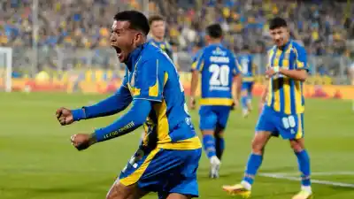 Tres triunfos al hilo y una cima que aprieta: el mensaje de Central a Boca y Argentinos