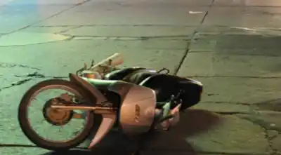 Ruta 34: iban dos en la moto, el auto los embistió y uno no volvió a casa