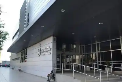 Le puso miel rosada en la boca a su bebé de dos meses y terminó pidiendo ayuda en una base policial