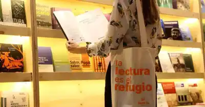 Un stand renovado y más de mil obras locales: lo que esconde la feria del libro que ya abrió sus puertas