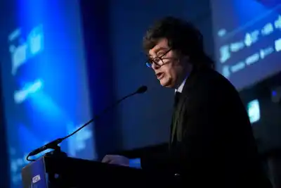 Milei admite que la economía no arranca y una cifra clave complica a Caputo