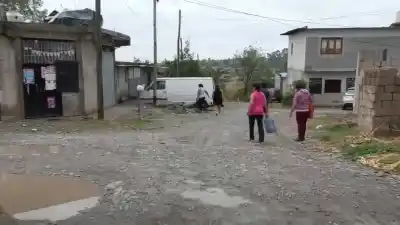 Viven a oscuras y sin agua: los vecinos compraron focos y se los robaron a los pocos días