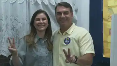 Flávio Bolsonaro votó y dejó una advertencia sobre lo que pasa en la calle