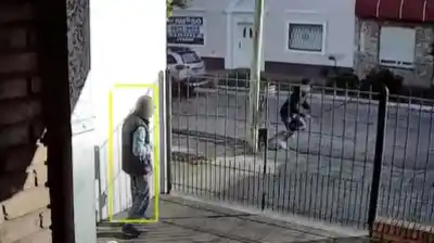 Le apuntó a un vecino para robarle el auto, pero no esperaba lo que el hombre tenía en la cintura