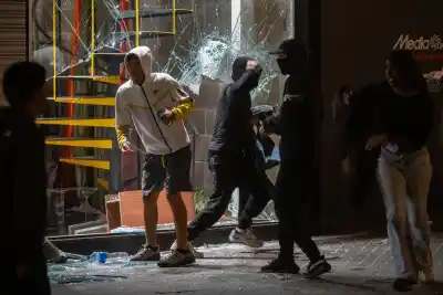 Barcelona ardió: 128 detenidos, 73 son menores y hay un dato que complica a todos