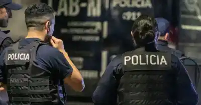 Corrió al ver el móvil policial, lo alcanzaron y le encontraron un revólver calibre .38