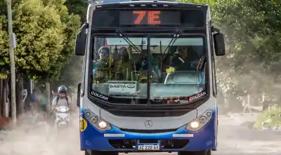 Viajaba en el 7E de Pinares y se descompensó: ahora la familia busca a los pasajeros que vieron todo