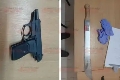 Discutieron por la casa, ella entró con un machete y él la recibió con una pistola