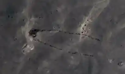 Tiene casi 55 metros y dos "antenas": qué escondía la tumba intacta del Sahara