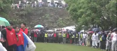 Caminaron toda la noche bajo la lluvia hasta Río Blanco y el obispo los esperó con una frase que no se olvidan