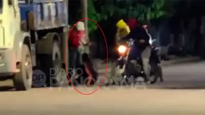 Seis tipos lo rodearon con una tumbera y lo dejaron sin nada: hasta las zapatillas