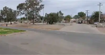 Lo que ocultaba en su ropa desató una persecución policial en plena madrugada
