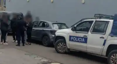 Discutió por la fila del aire en una YPF y terminó mostrando un arma: lo que hizo después