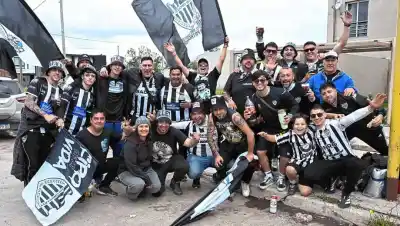 Miles de hinchas de Cipolletti invadieron San Francisco y armaron la previa de una final histórica