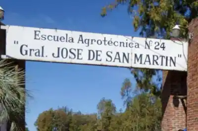 Escándalo en una agrotécnica de Concordia: allanaron tres casas y se llevaron 11 celulares