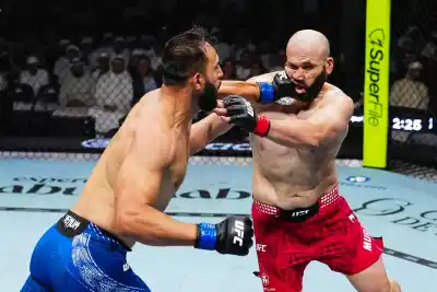 Ganó con un nocaut brutal en 2:40, pero el verdadero golpe lo tiró después desde su celular