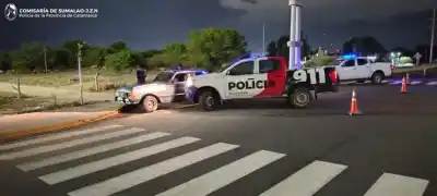 Lo pararon en la rotonda, sopló y el Ford Falcon terminó en el corralón
