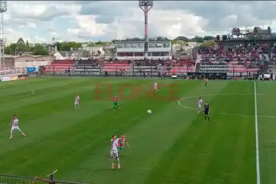 Un error en el fondo le abrió la puerta al gol y Patronato quedó contra las cuerdas