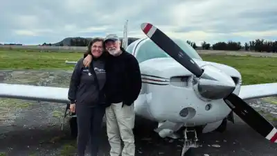 Casados hace 36 años, dieron dos veces la vuelta al mundo en su avión: el detalle que los dejó marcados
