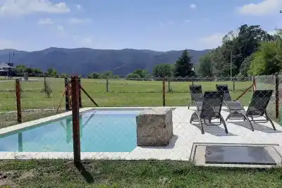 Encontraron a un nene de 3 años en la pileta de su casa: el dato que estremece a Córdoba