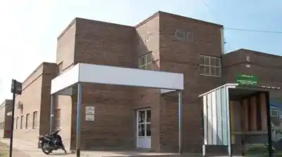Un alumno sacó algo de su mochila en plena clase y el aula se convirtió en una escena de caos