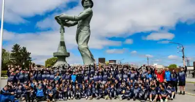 180 deportistas de Santa Cruz ya viajan a Chile, pero el número no es lo que más llama la atención