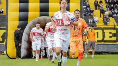 Colón respira: el tercero de la tabla tropezó y el Sabalero quedó a un punto