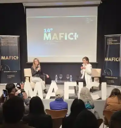 Dos actrices llegaron a Madryn por el cine y terminaron quebrándose frente al mar