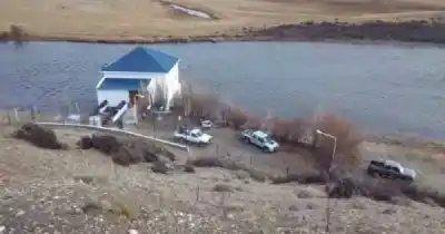 Dos menores habrían caído al río Gallegos en La Toma: buzos buscan en los pozones