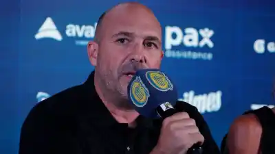 Lo dieron como candidato a intendente de Rosario y Belloso salió a responder: el mensaje