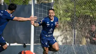 El Albo dio el primer golpe: 3-0 y tres bajas que complican al rival para la revancha
