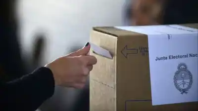 La encuesta que ilusiona al peronismo: el escenario donde Kicillof le gana a Milei