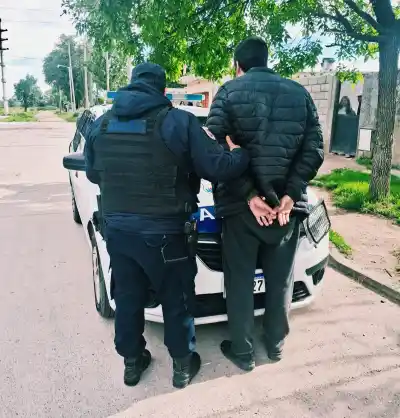 Lo echaron de la casa de su expareja y horas después la policía lo encontró en otro domicilio