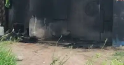 Una mujer se le acercó mientras dormía en la calle y lo prendió fuego: lo que alcanzó a ver