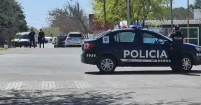 La madre del adolescente que llevó un arma de juguete a la escuela rompió el silencio: “No sabía que era ilegal”