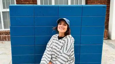 Juntó tapitas en su garage y hoy sus muebles de plástico reciclado sorprenden a todos