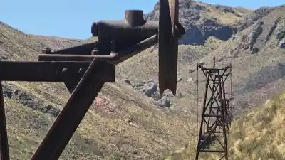 Entre los cerros de Andalgalá buscan el pueblo que movía el Alambre Carril