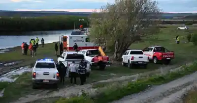 Jugaban en el río con dos adolescentes: dos hermanos fueron arrastrados por la corriente