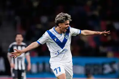 Vélez goleó 5-0 y su 77 se despachó con una chilena que ya piden para el Puskás