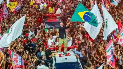 Quedó segundo en la primera vuelta y tres semanas después dio vuelta el balotaje: el dato que Lula le sacó a Bolsonaro